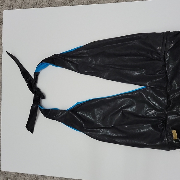 Deep V Plunging Neckline One piece Swimsuit - Picture 2 of 8